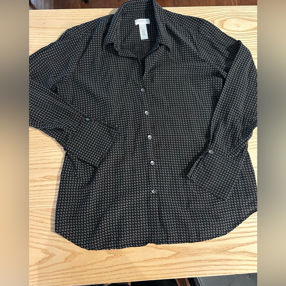 Liz Claiborne Sport Black and White Patterned Blouse. Size Large.